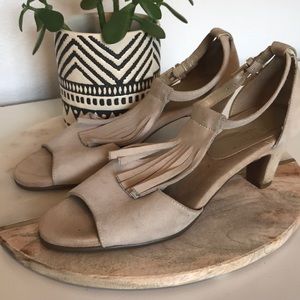 Aerosoles tassle kitten heels